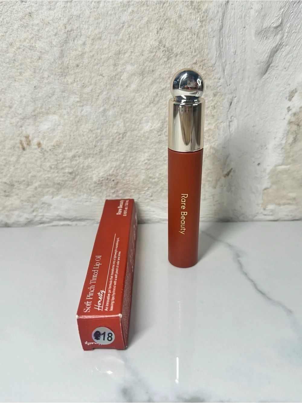 ⭐ NEW RARE BEAUTY ⭐ Rare Beauty Soft Pinch Tinted Lip Oil - Honesty